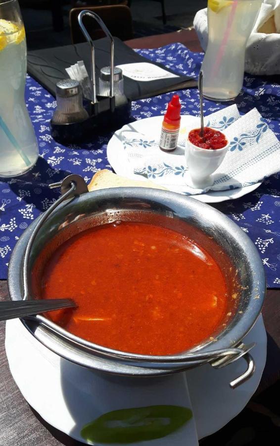 Tassi Halaszcsarda - Sueger Haz Buitenkant foto